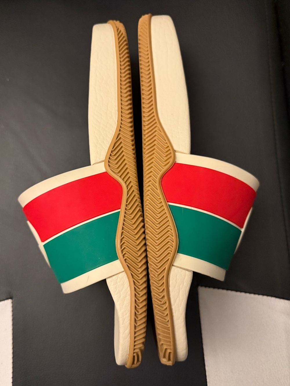 Gucci GG Interlocking Slides - Picture 4 of 6